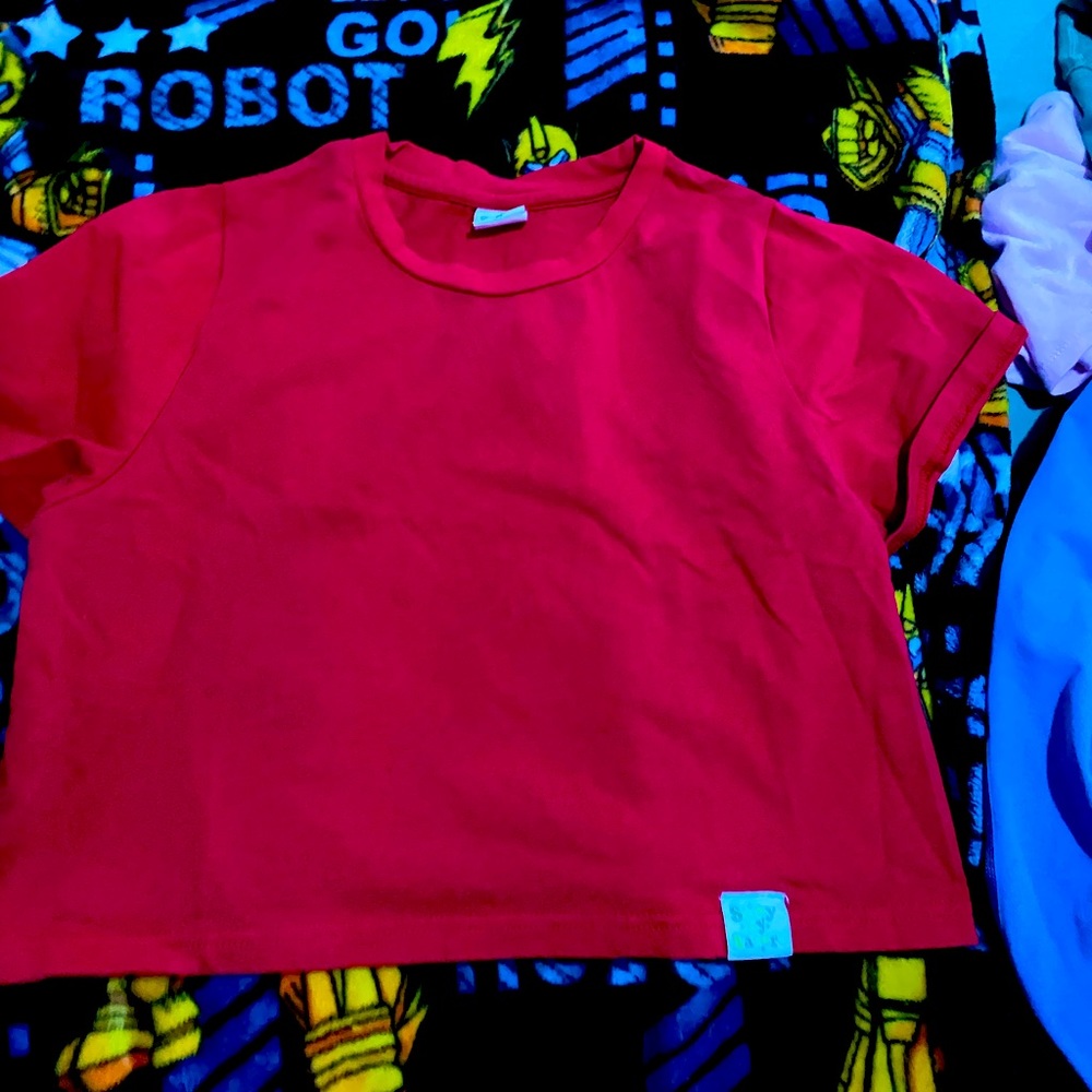 red tee